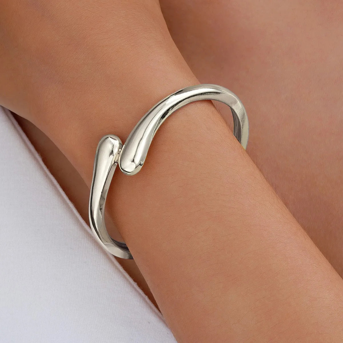 2Pcs Vintage Chunky Waterdrop Bangle Ring Set For Women Fashion Simple Geometric Thick Jewelry Set Trendy Party Jewelry Gift